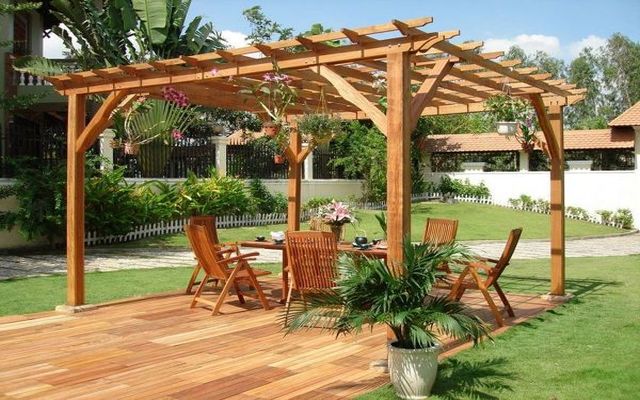 Pérgolas y Porches de Madera en Barcelona y Provincia. Servicios Profesionales y económicos garantía de calidad.